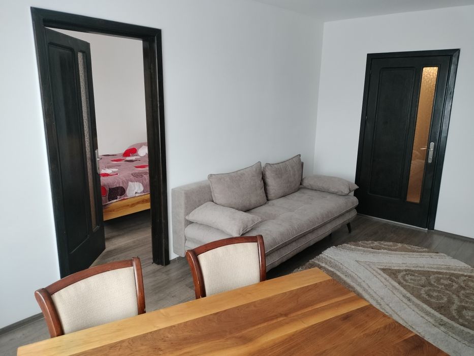 Închiriez apartament 2 camere pozitie centrala cu 2 camere mobilat și utilat
