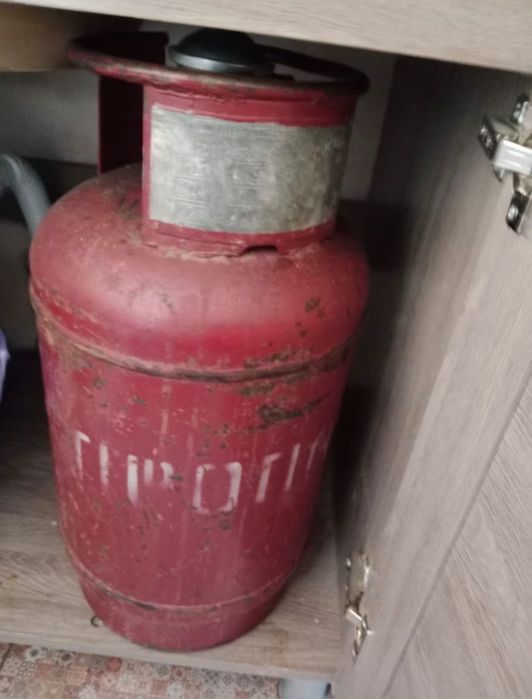 Газовый баллон и редуктор