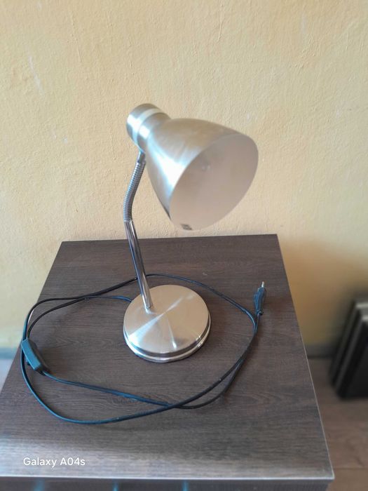 Продается настольная лампа