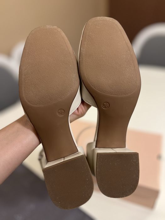 Pantofi bej / crem cu toc mic Deichman