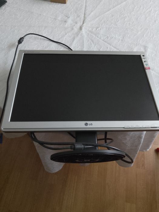 Monitor LG preț 100 lei