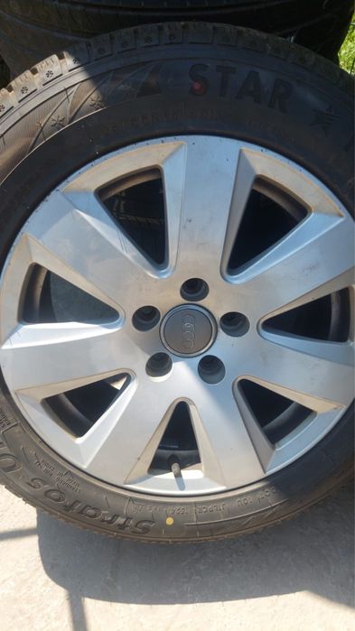 Vand set de 4 jenti originale Audi cu anvelope iarna M+S aproape noi