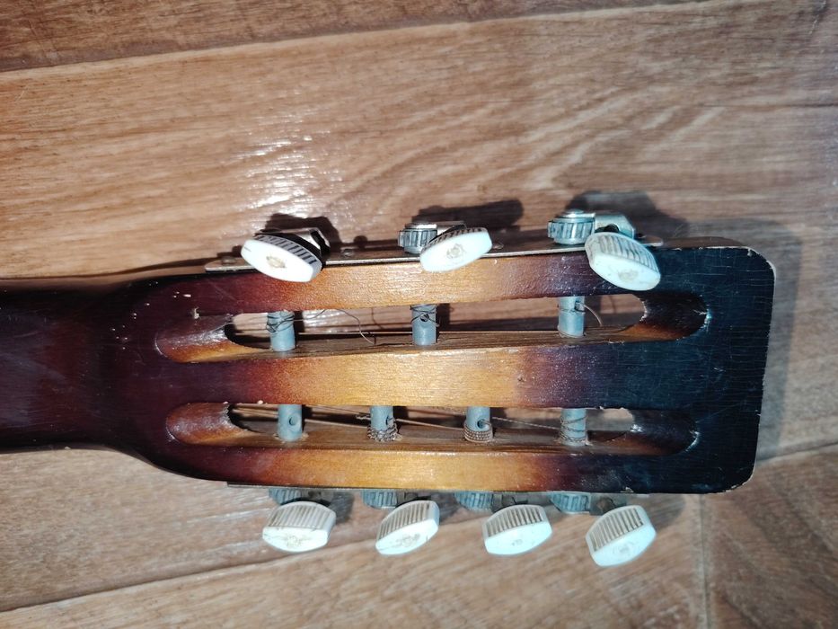 Гитара б/у цена 8 000 тг