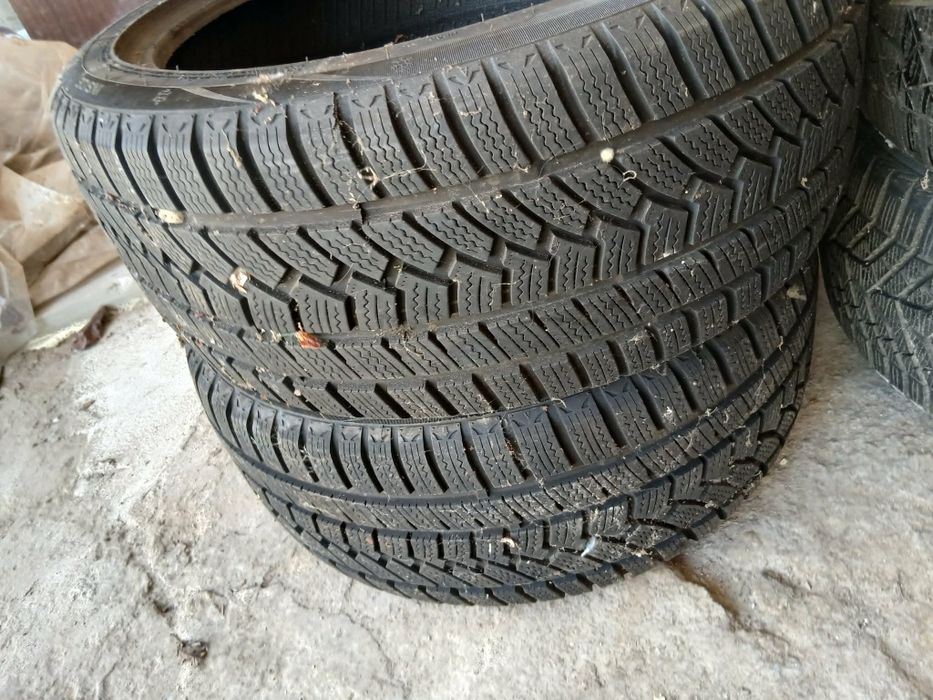 Гуми 245/40/R18 зимни