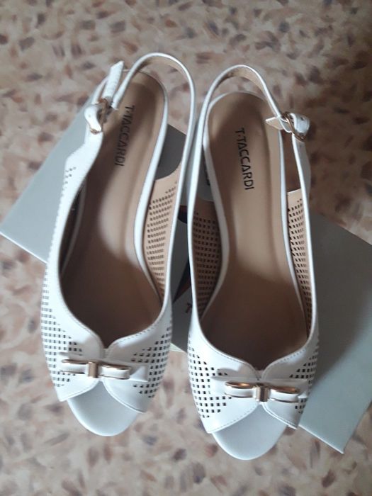 Продам босоножки