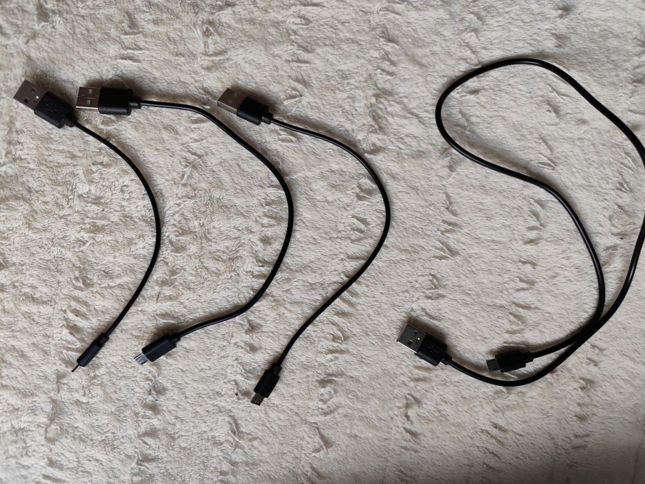 шнуры микро usb и есть  type s  для зарядки