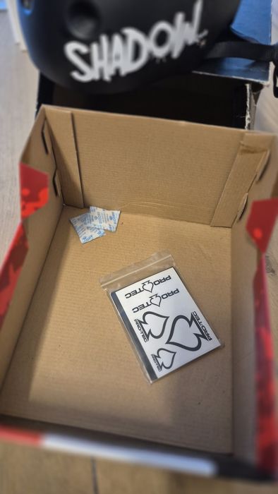 Casca Shadow marimea M noua desigilata