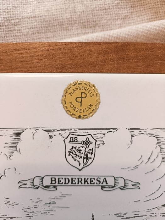 Placa ceramică: decor sau suport pentru vase fierbinți