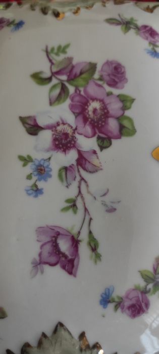 Българска стара порцеланова  кутия ,българска фигура папагал