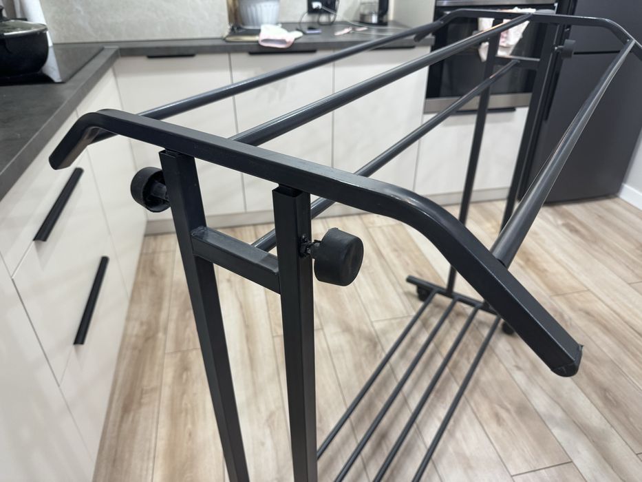 Продам вешалку железную