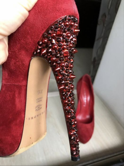 Продам туфли Casadei