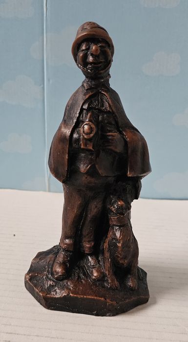 Statuetă vintage: polițist cu câine