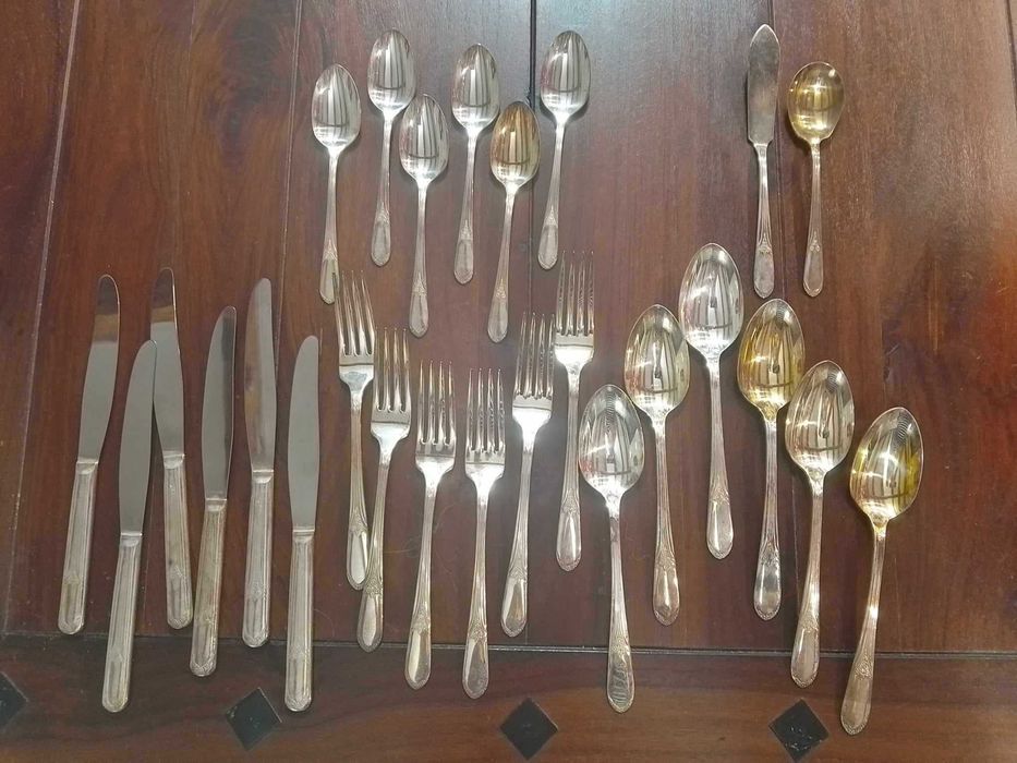 РЯДЪК комплект посребрени прибори Wm. ROGERS от 1938 год.