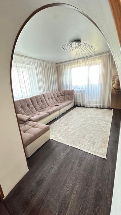 Продам диван с оттоманкой.