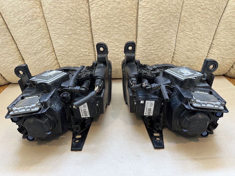 Faruri, Far stanga / Far dreapta Jeep Grand Cherokee 2014-2021