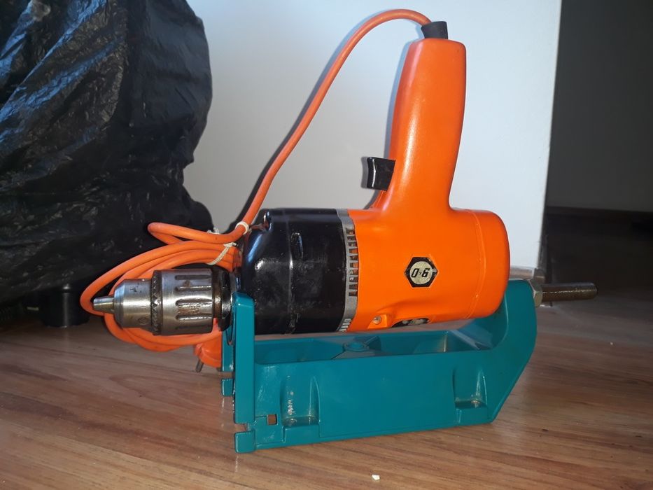 Английска бормашина Black and decker