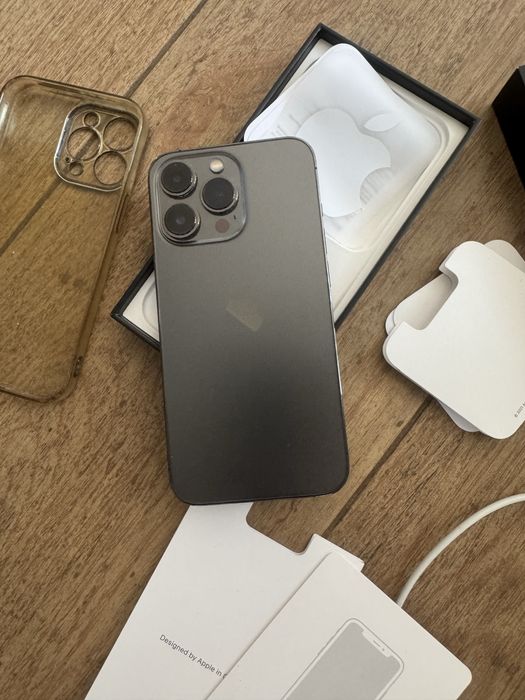 Iphone 13 pro 256GB с подарък блутуут слушалки хама