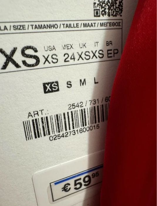 Rochie scurtă din satin roșie cu mâneci lungi Zara mărimea XS