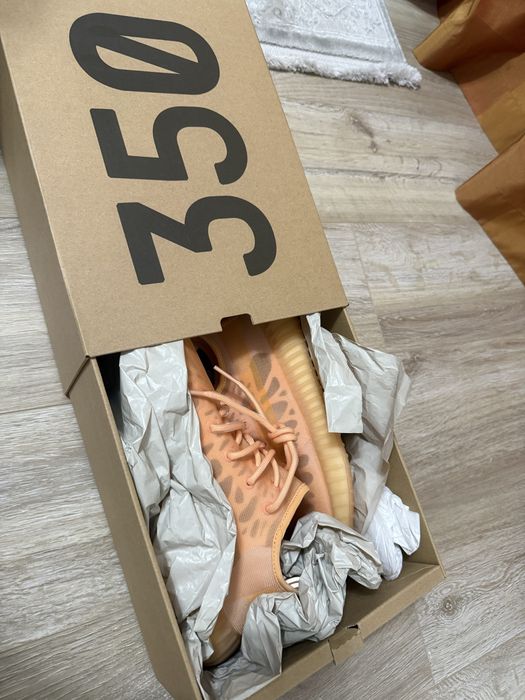 Yeezy 350 v2 Mono Clay 43 1/3