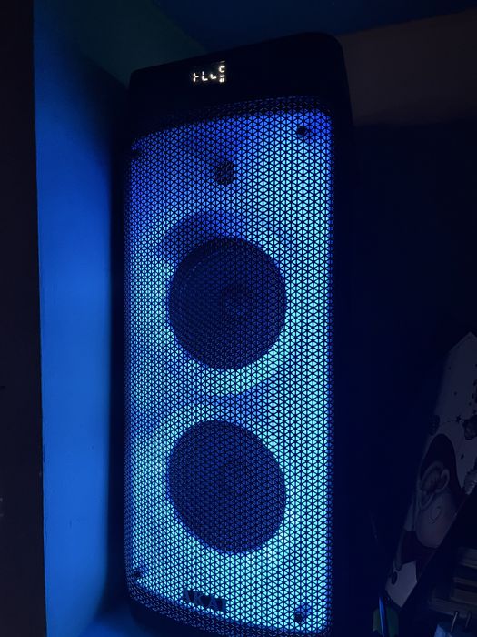 Se vinde boxa akai party box 810