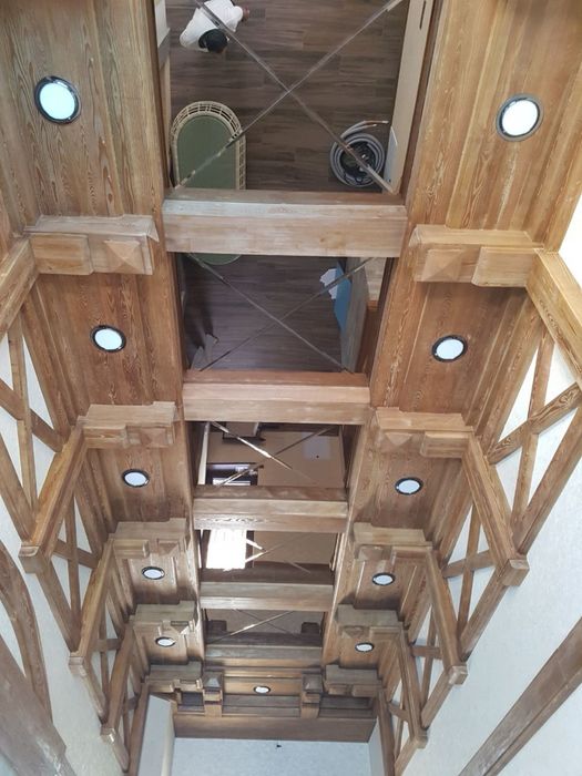 Обшивка потолков из натурального дерева