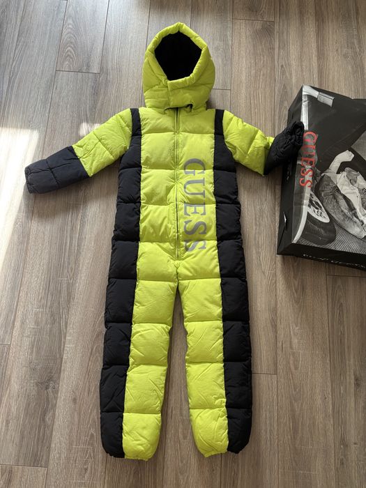 GUESS детски унисекс космонавт-ски гащеризон с качулка