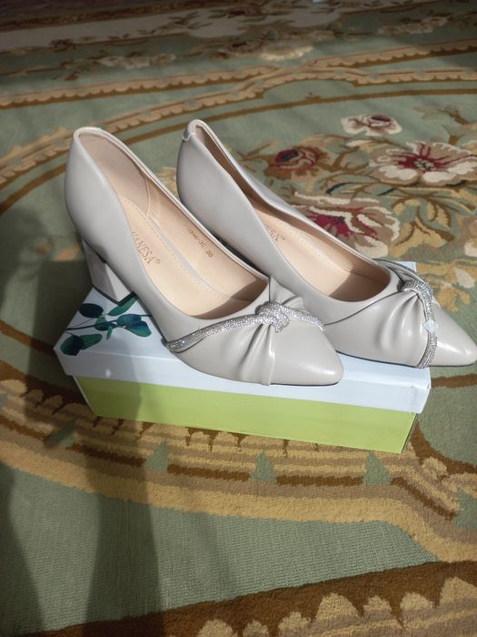 Новые стильные туфли