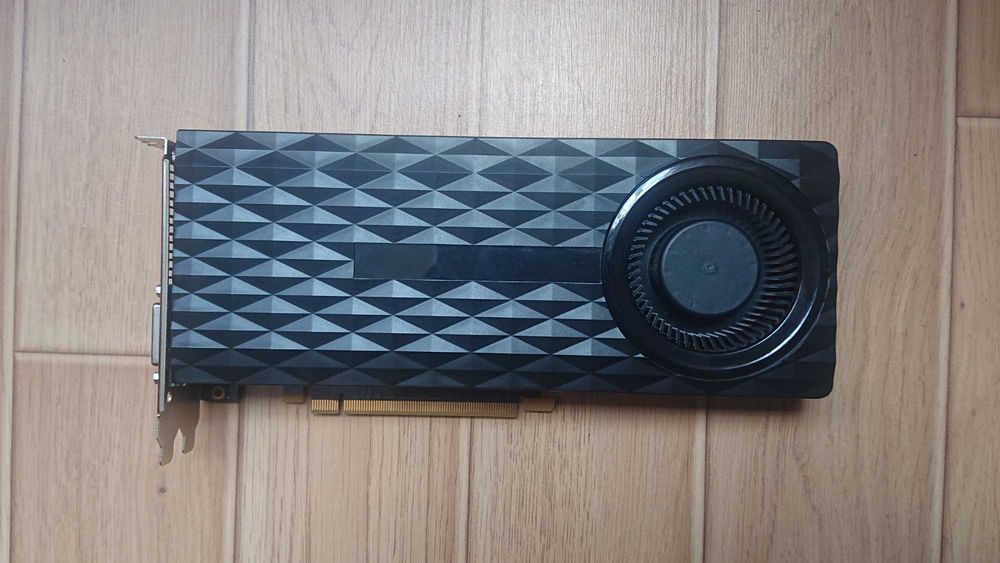 Видеокарта GeForce GTX 960 за части.