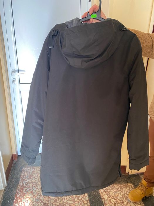 Мъжко непромокаемо зимно яке. На zara