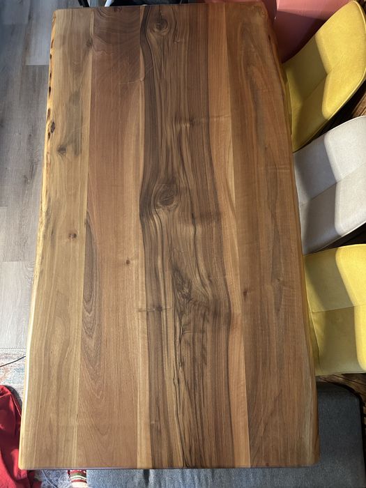 Трапезна маса от масивен дъб