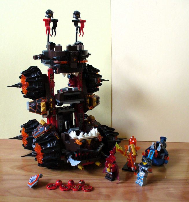 LEGO "Nexo knights" 70321 и 70312
