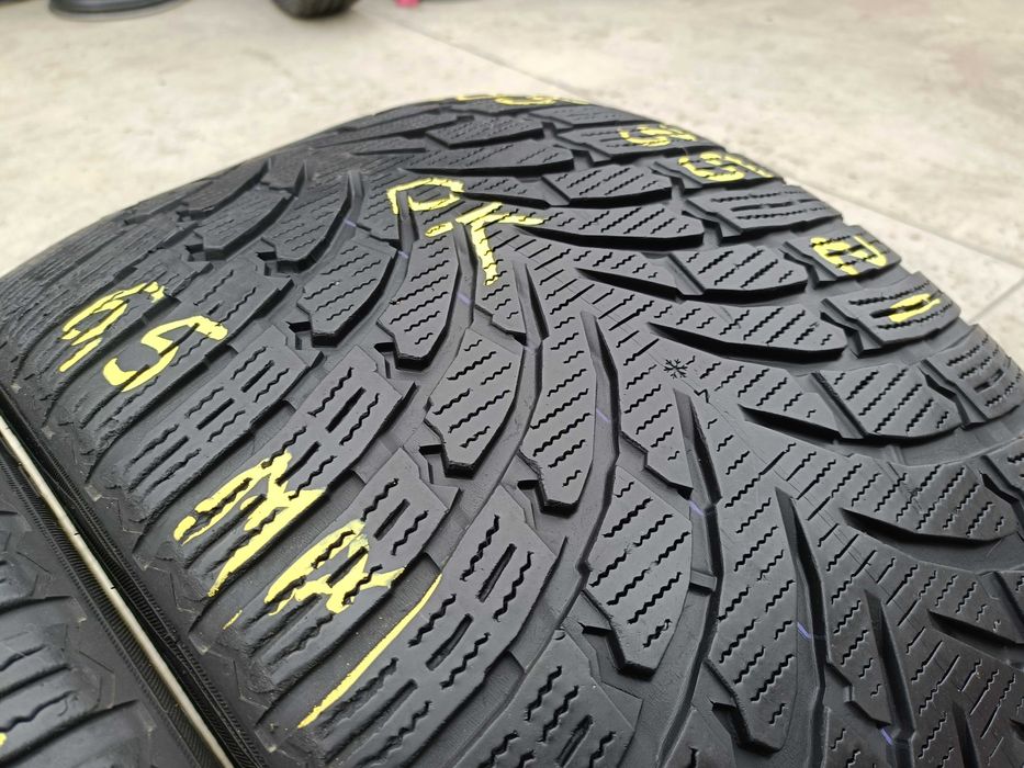 Doua anvelope iarna 295 35 21 nokian wr suv4 profil de 6,5 mm