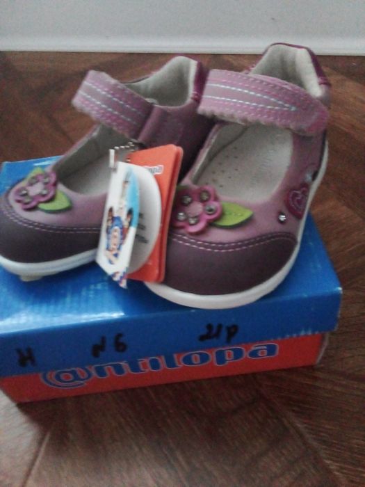 Продам кожанные туфельки для девочек