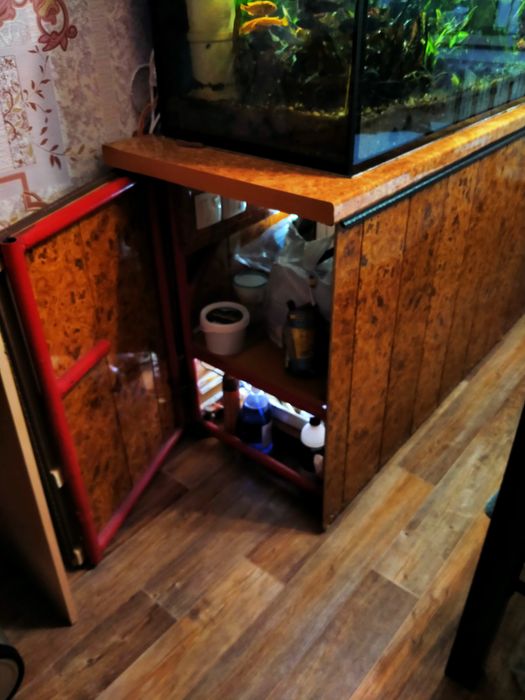 Продам действующий аквариум 400  литров