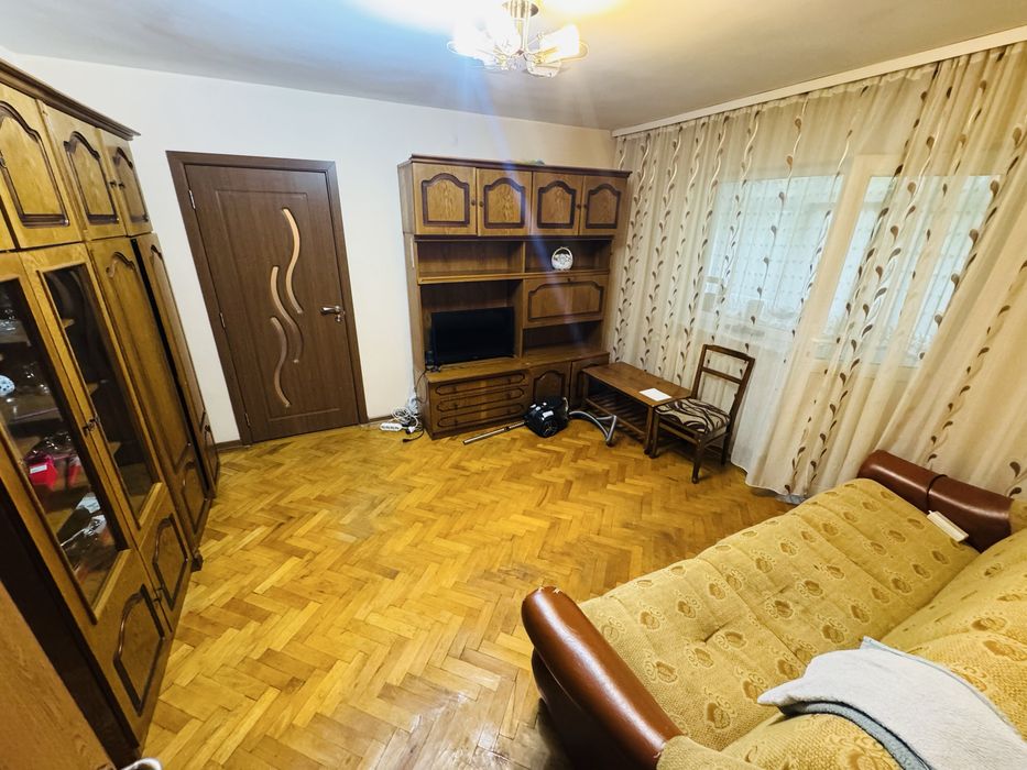 Închiriez apartament 3 Camere Trivale (loc parcare inclus)
