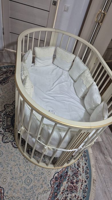 Срочно продаётся детская кровать-трансформер.