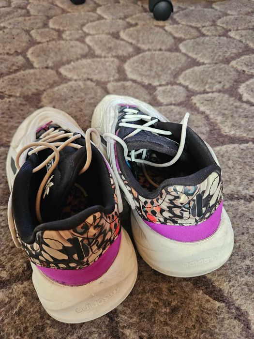 Дамски маратонки adidas ozelia 38, 5 номер