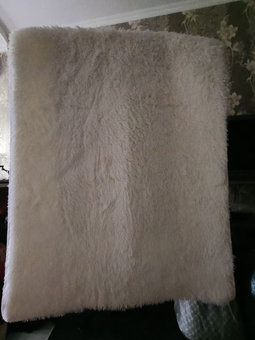 Ковер пушистый белый