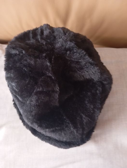 Красива стилна Дамска Винтидж шапка мека и пухкава