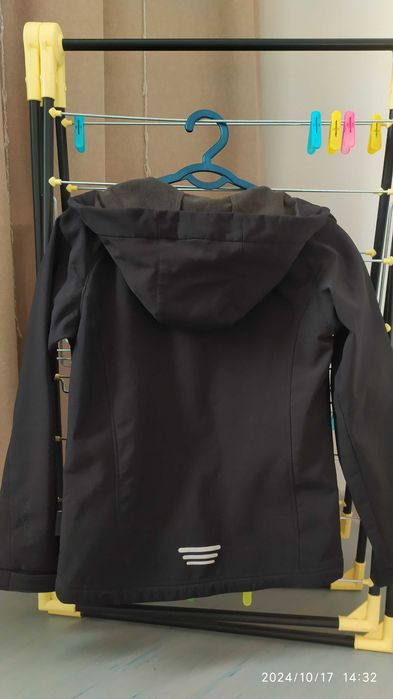 Женская демисезонная куртка  спорт