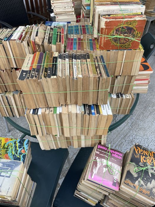 Carti vechi. Majoritatea pana in anul 1990