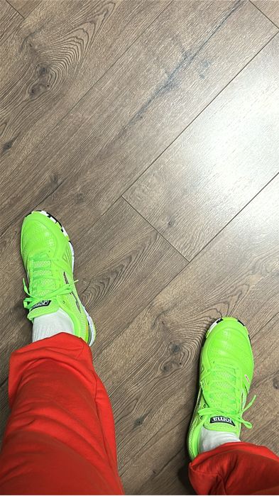 Ghete de fotbal pentru teren sintetic