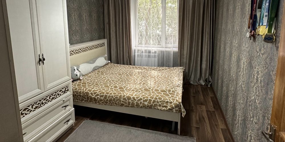 Продаю б/у кровать +матрас