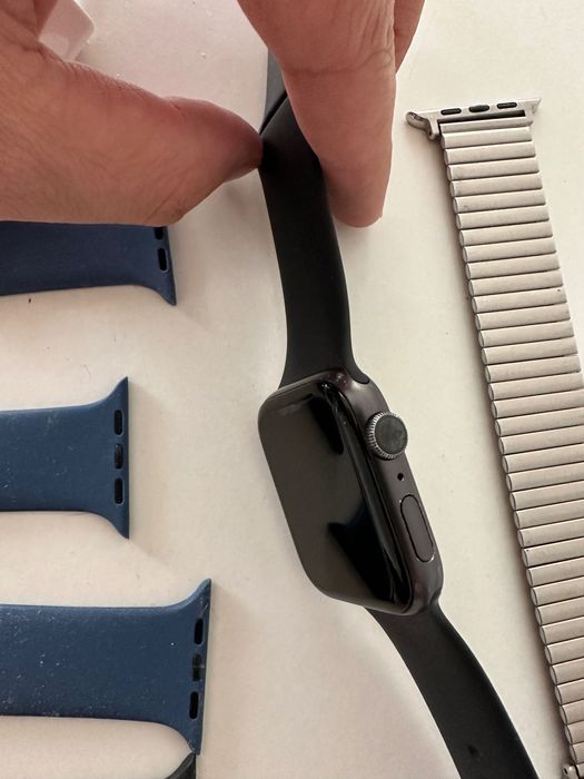 Apple Watch за части или ремонт + 3 каишки и зарядно
