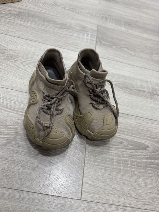 Детская обувь(ботинки и кроссовки)