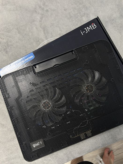 Cooler suplimentar pentru leptop