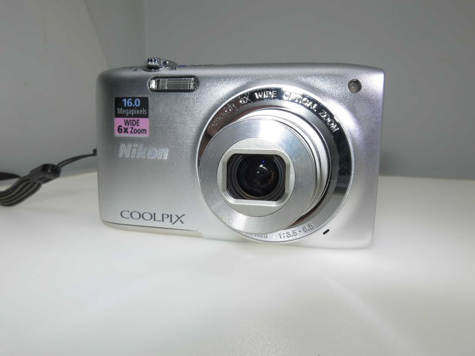 Nikon Coolpix S2700 ултра тънък компактен фотоапарат, дигитална цифрова камера като НОВА - 16 мегапискела, 6х оптичен зум, тествана и работи отлично