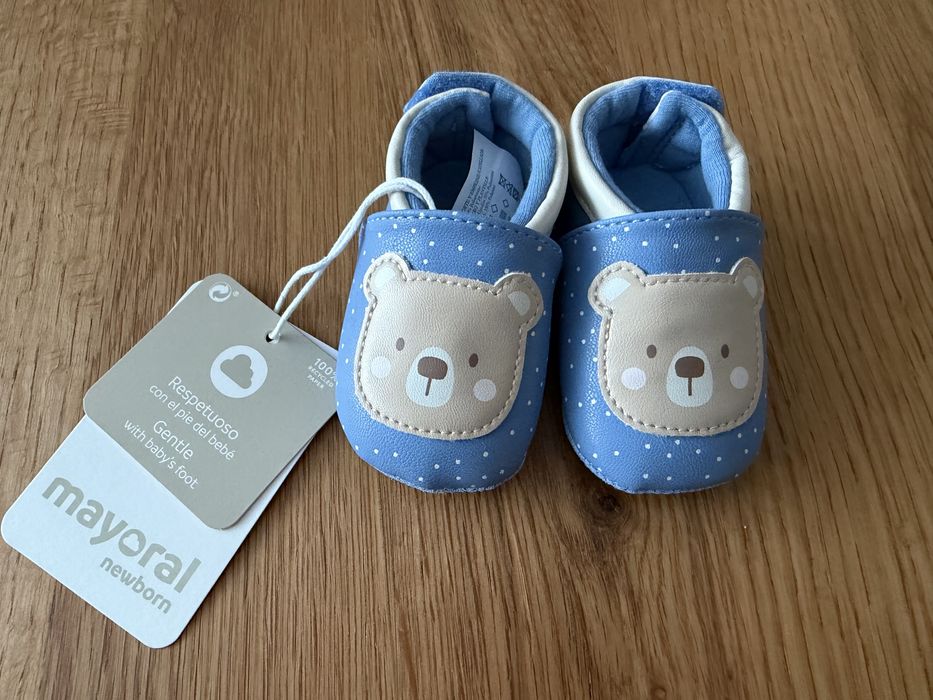 Чисто нови бебешки пантофки Mayoral
