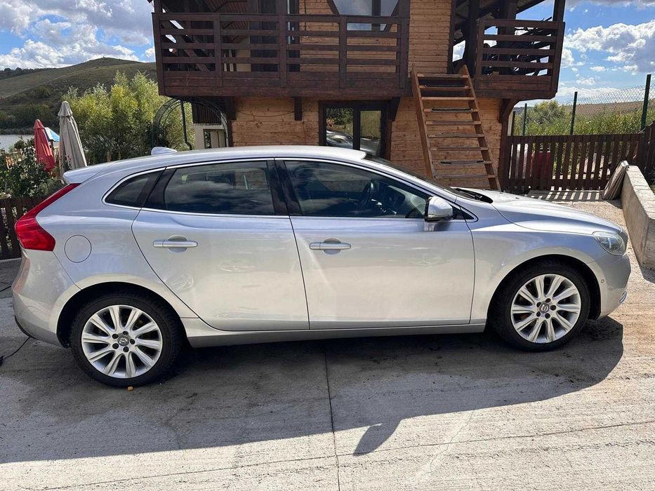 Volvo V40 D2 Summum Geartronic 2015