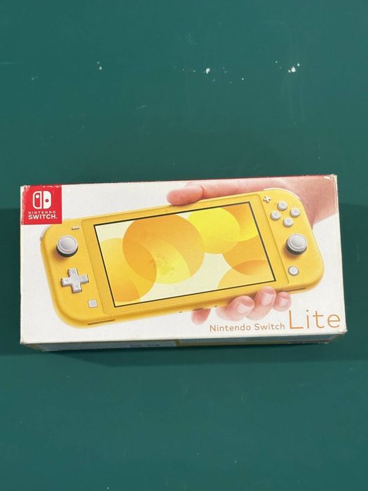 Продаю Nintendo Switch Lite жёлтый